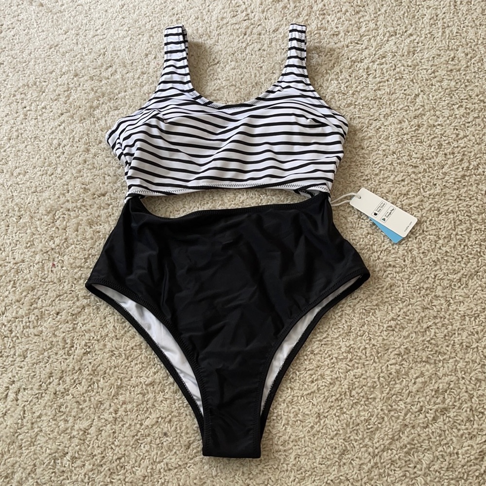 CUPSHE Cut-out one piece swimsuit
